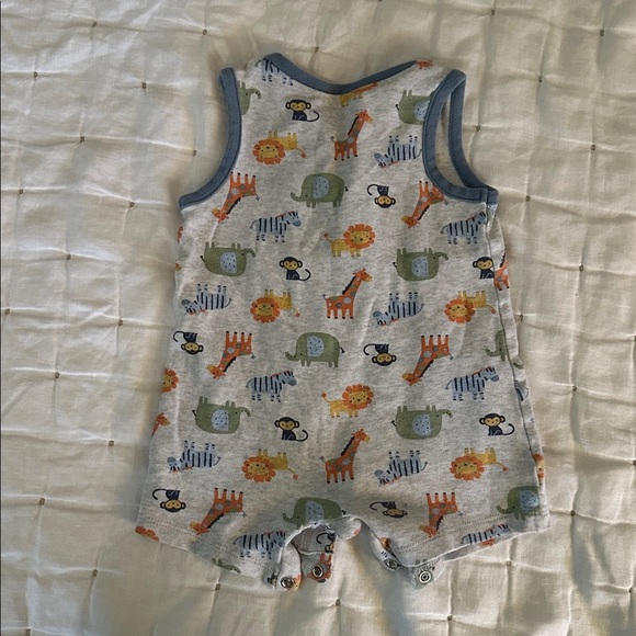 11 piece 12mo. Cute Baby Boy Animal themed Clothes (040) - Picture 7 of 16